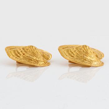 A pair of Elisabeth Gage earrings in 18K gold.