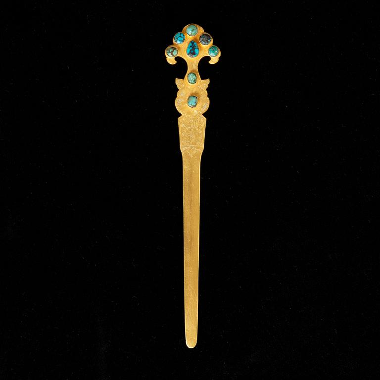 A gold 'turquoise' inlayed hairpin, Song/Ming dynasty.