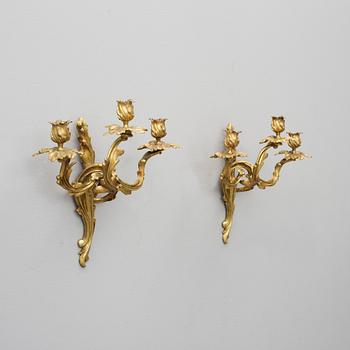 VÄGGLAMPETTER, ett par, mässing, rokokostil, 1800-talets slut.