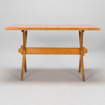 Ilmari Tapiovaara, 1940's X-legged table for Keravan Puuteollisuus, Finland.