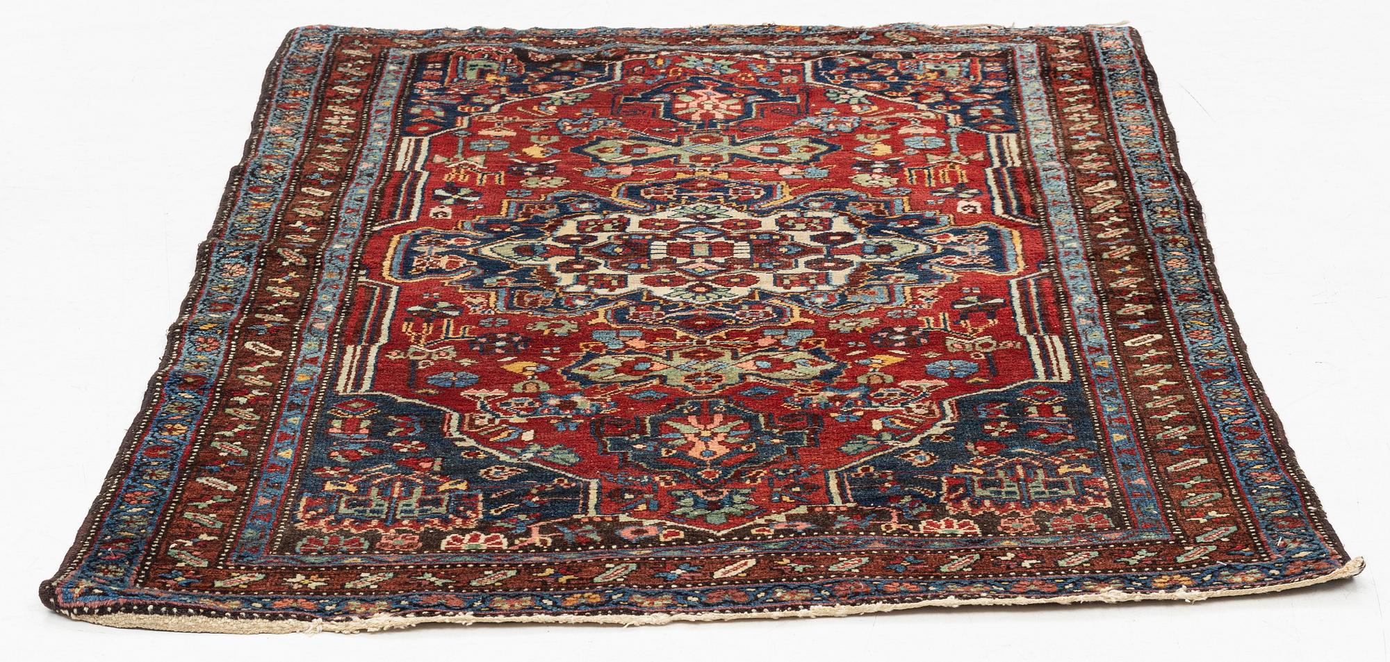 Mata, Hamadan, ca 152 x 107 cm.
