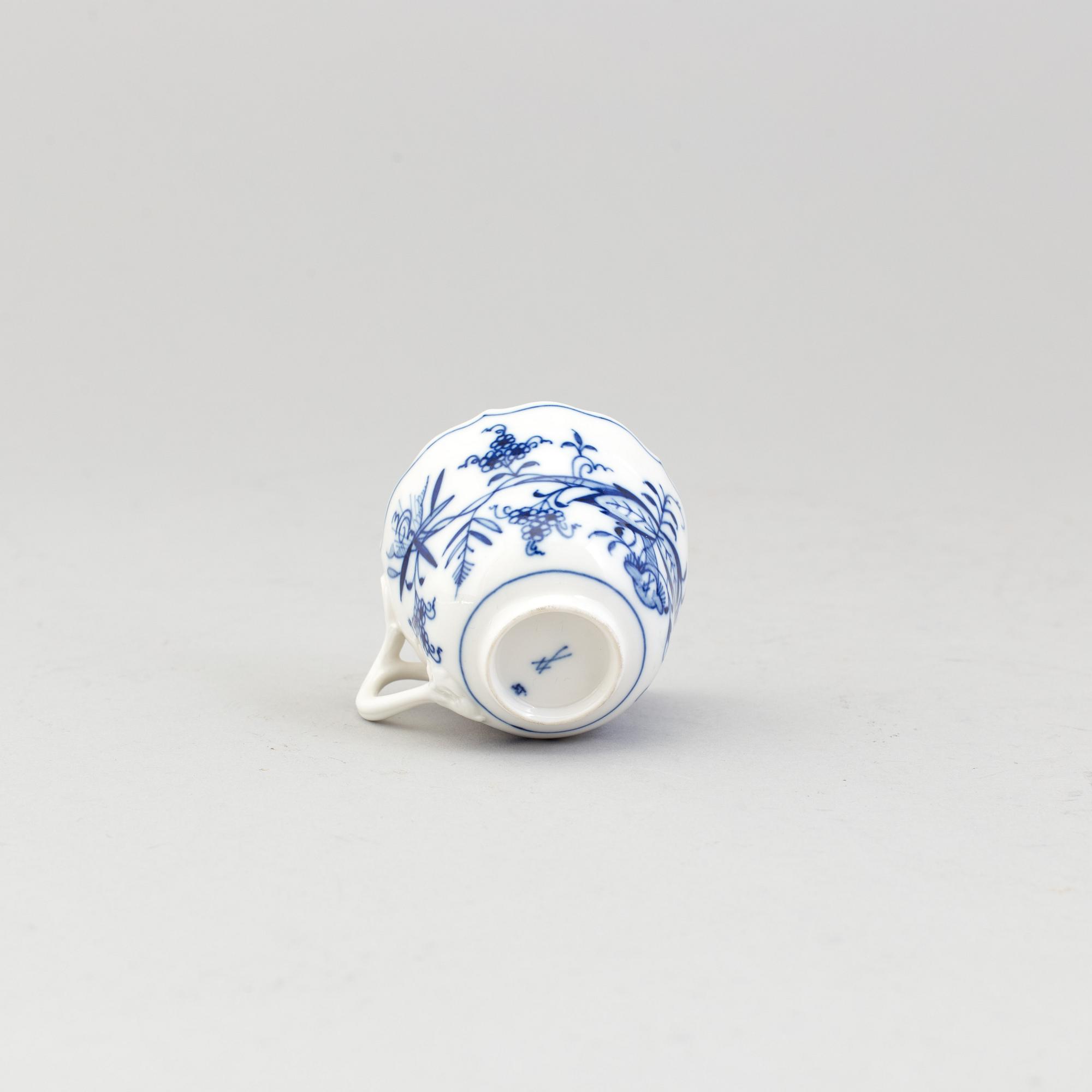 KAFFEKOPPAR, 12 st, "Lökmönstret", Meissen, Tyskland, 1900-tal.