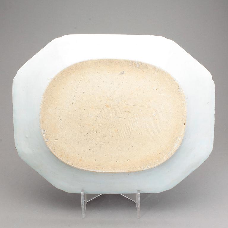 STEKFAT, porslin, Kina, Qianlong (1736-95).