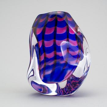 KLAS GÖRAN TINBÄCK, a glass vase for Målerås, 1990´s.