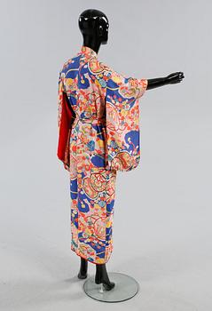 KIMONOS, 3 st, samt MORGONROCK, Japan, 1900-talets andra kvartal.