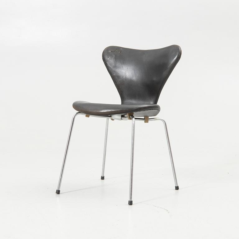 Arne Jacobsen, Chair, “Series 7”, Fritz Hansen, Denmark.