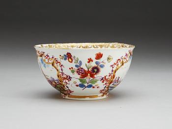 A Meissen bowl, ca 1730-35.