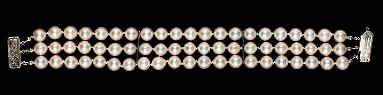 BRACELET, three strand cultured pearls, 7,5 mm.