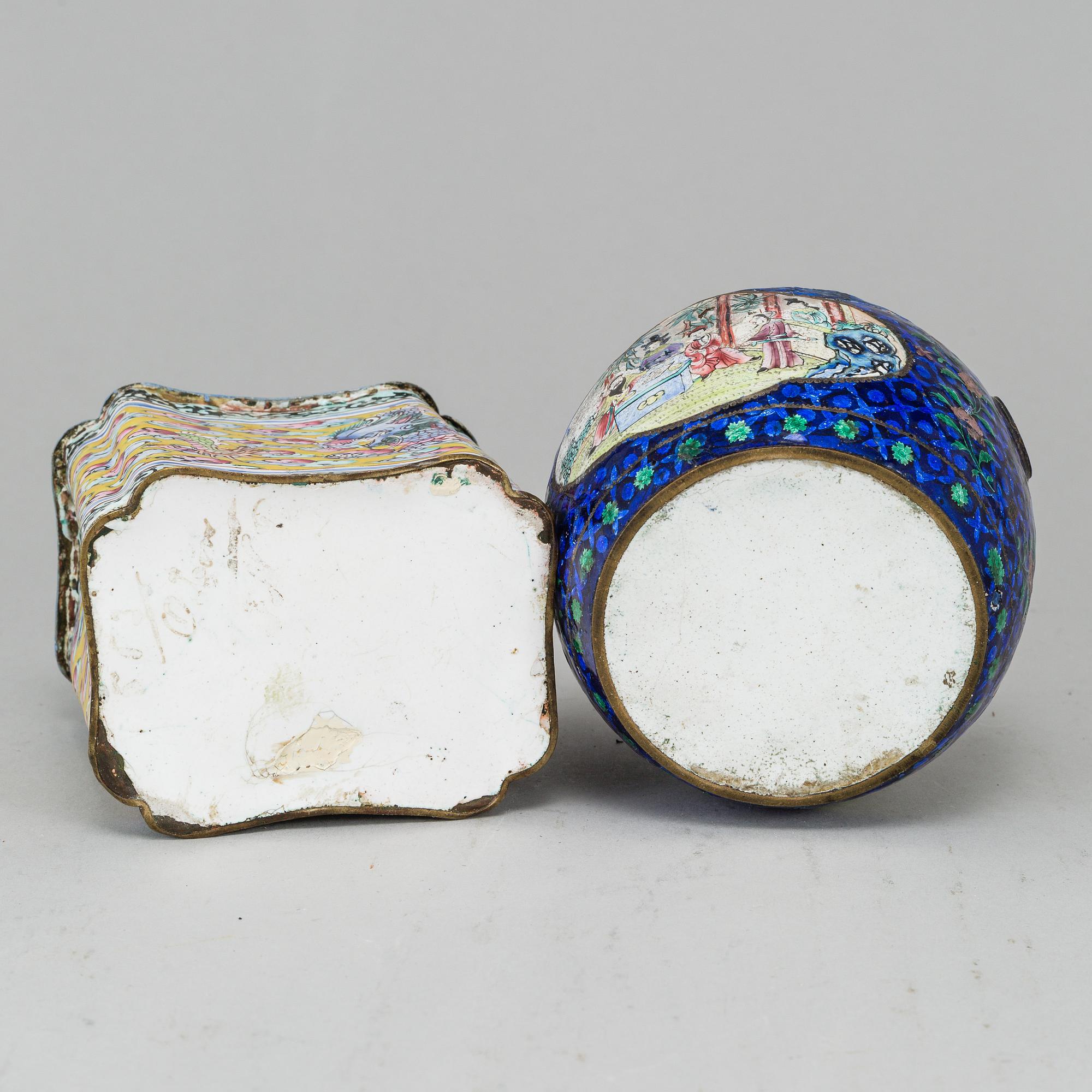 Two Chinese tea caddies with cover, enamel on copper, Qing dynasty, 19th Century.