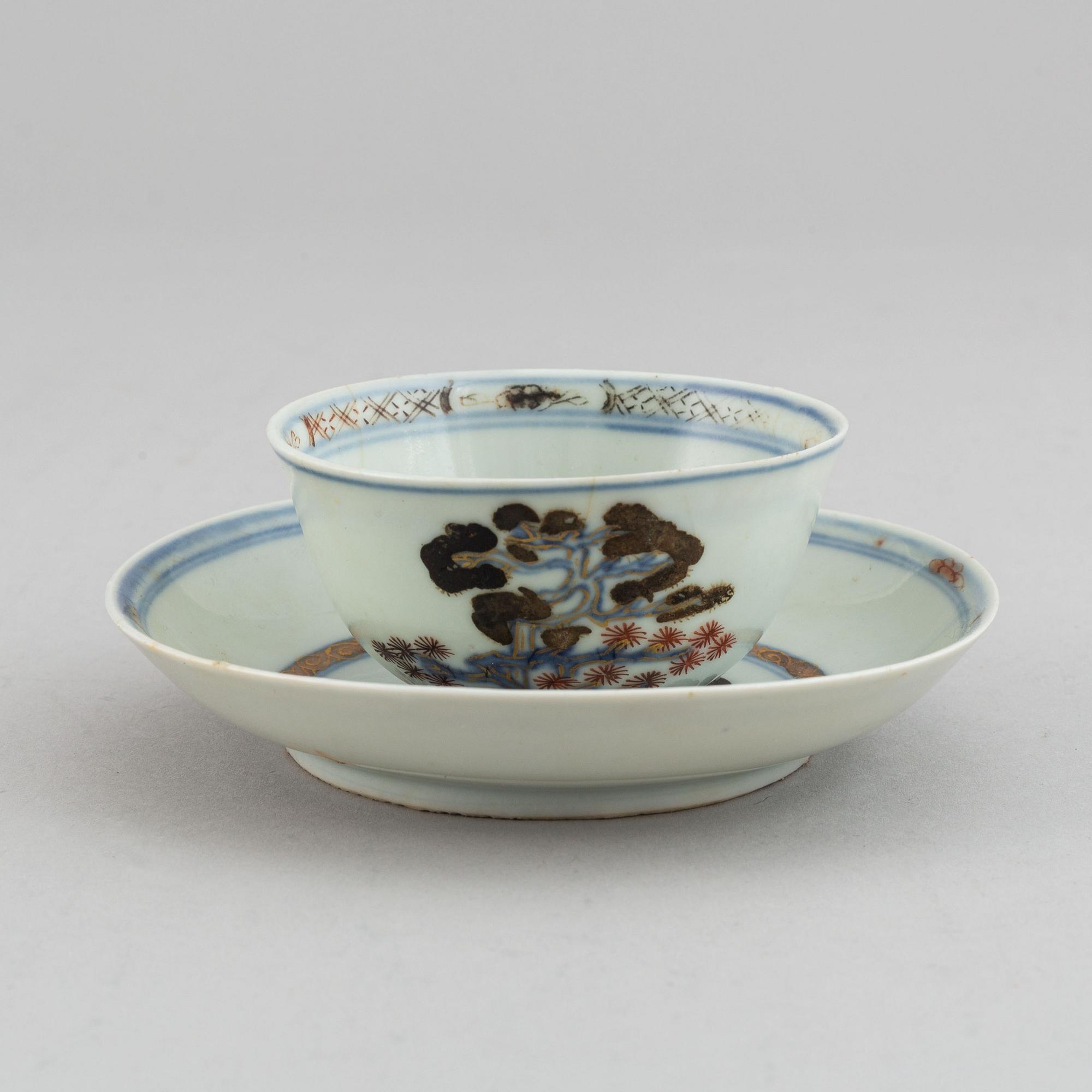 A ship wreck tea cup with stand, Qing dynasty, 18th Century.
