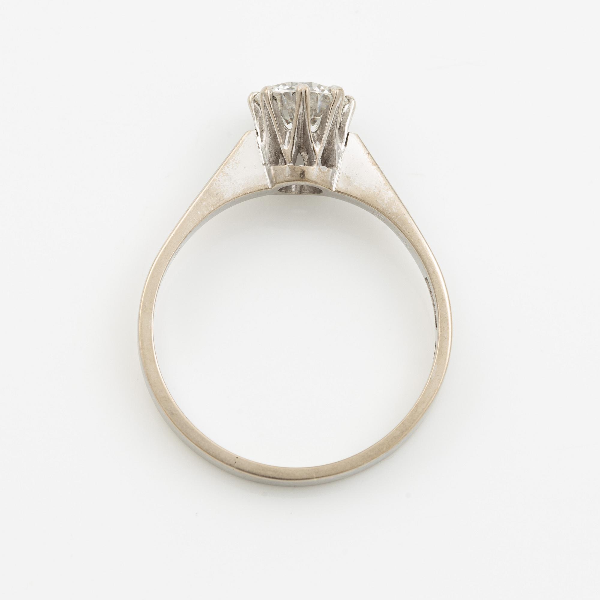 Ring in 18K white gold set with a brilliant-cut diamond weighing 0.84 ct according to the engraving.