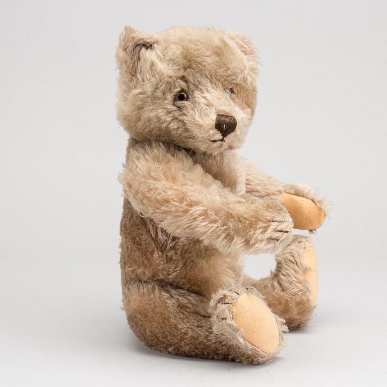 A STEIFF BEAR FROM 1930/40'S.