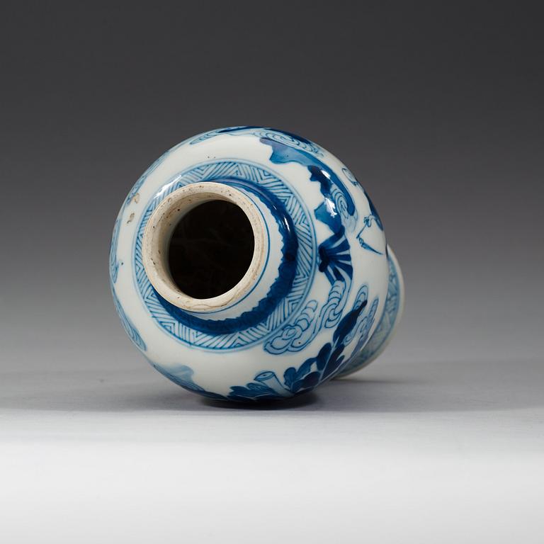 VAS, porslin. Qingdynastin, Kangxi (1662-1722).