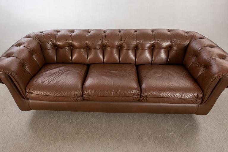 Sofa, Chesterfield model, leather.