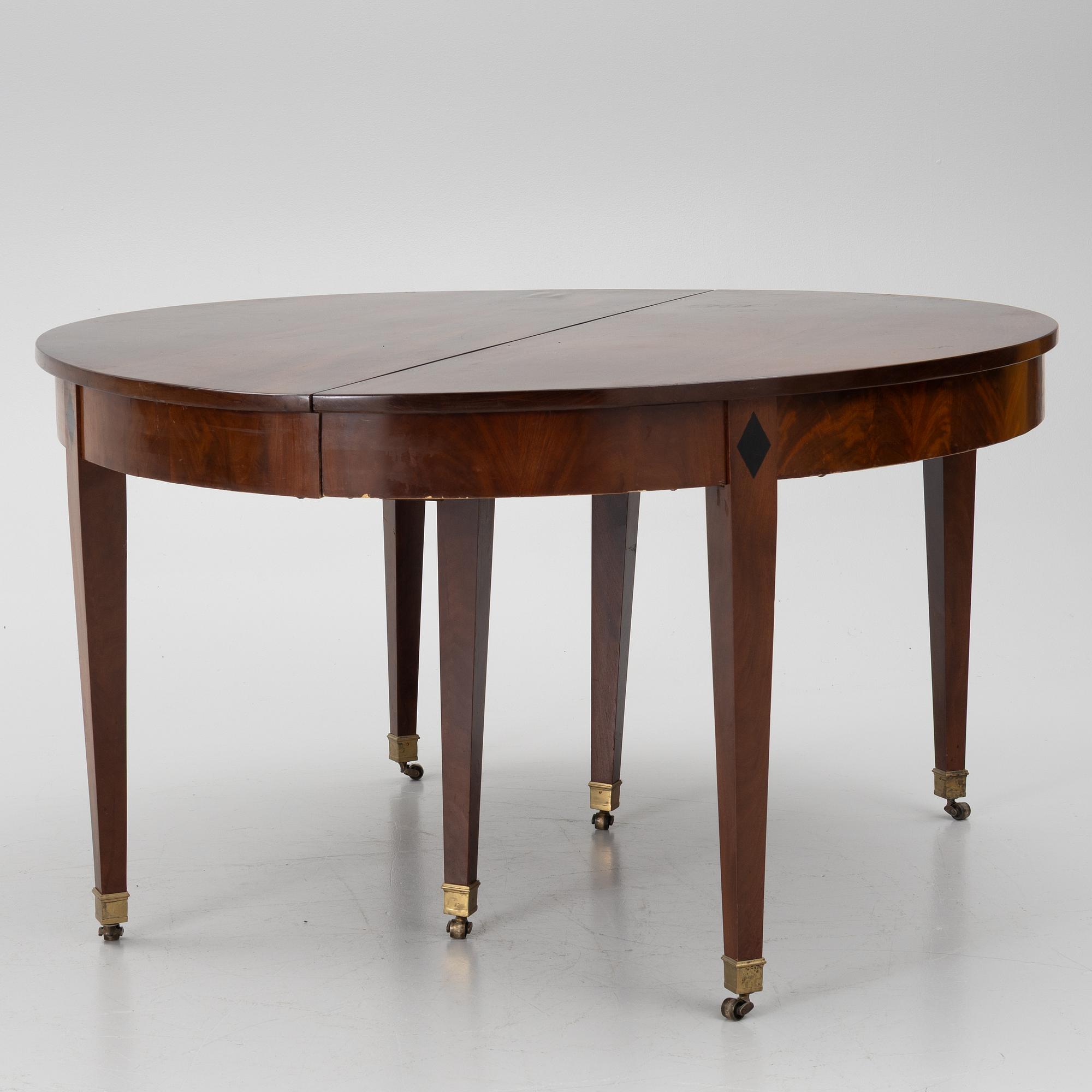 A dining table, France, circa 1800, Directoire.