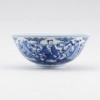 A blue and white bowl, Republic (1912-49) with Qianlongs sealmark.