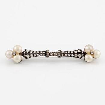 Brooch, silver with button pearls, old-cut and rose-cut diamonds, 19th century.