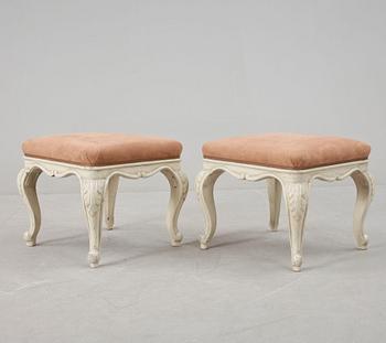 TABURETTER, ett par, rokokostil, 1800-tal.
