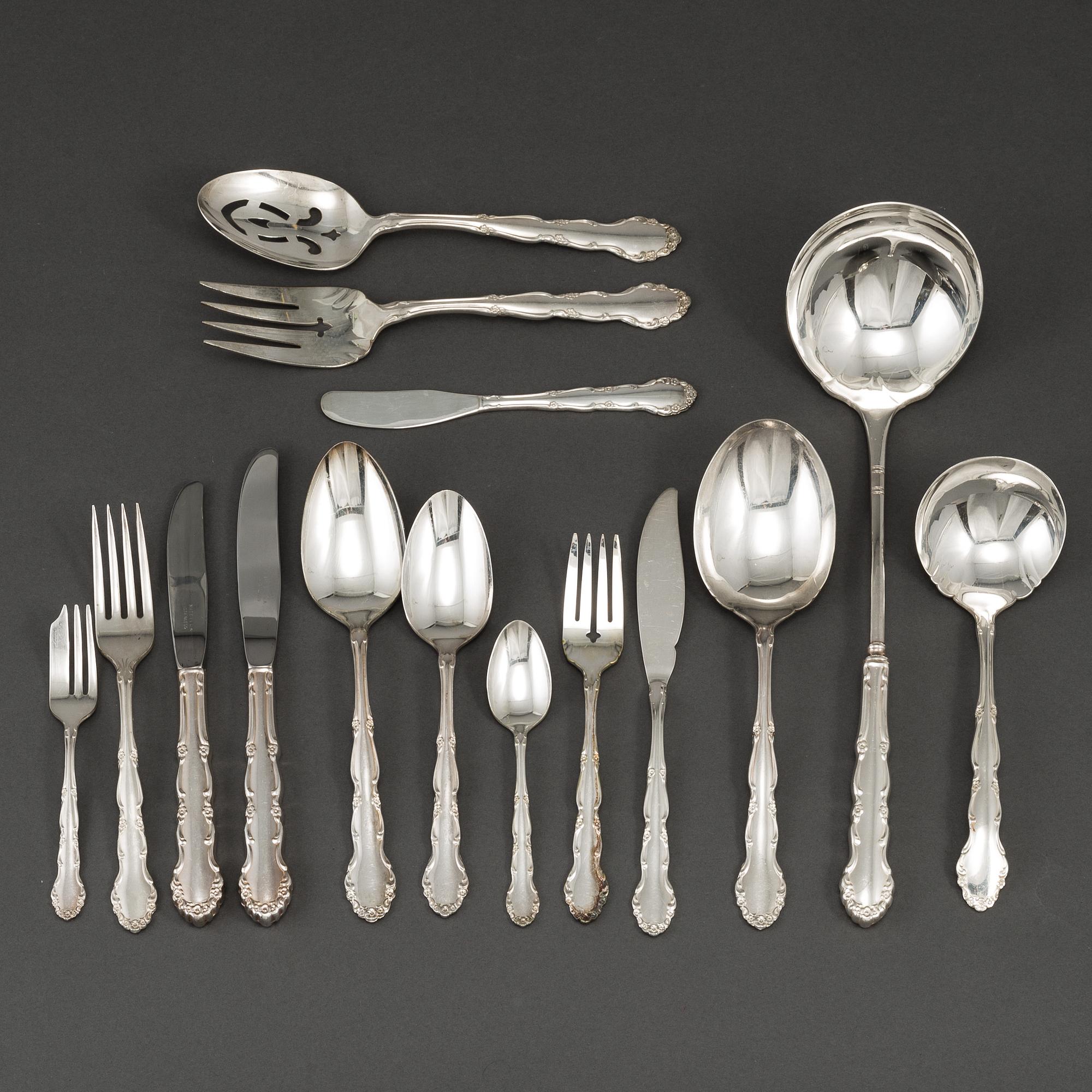 BESTICKSCHATULL, med bestickservis 124 delar, nysilver, Storbritannien.