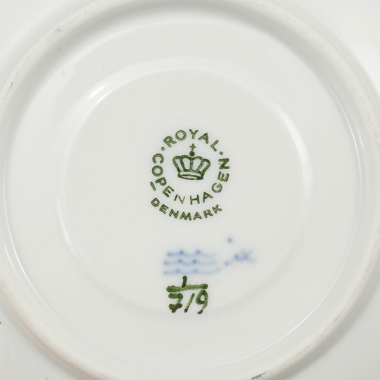 KAFFEKOPPAR med FAT, 8 st, "Musselmalet", porslin, Royal Copenhagen, 1900-talets andra hälft.