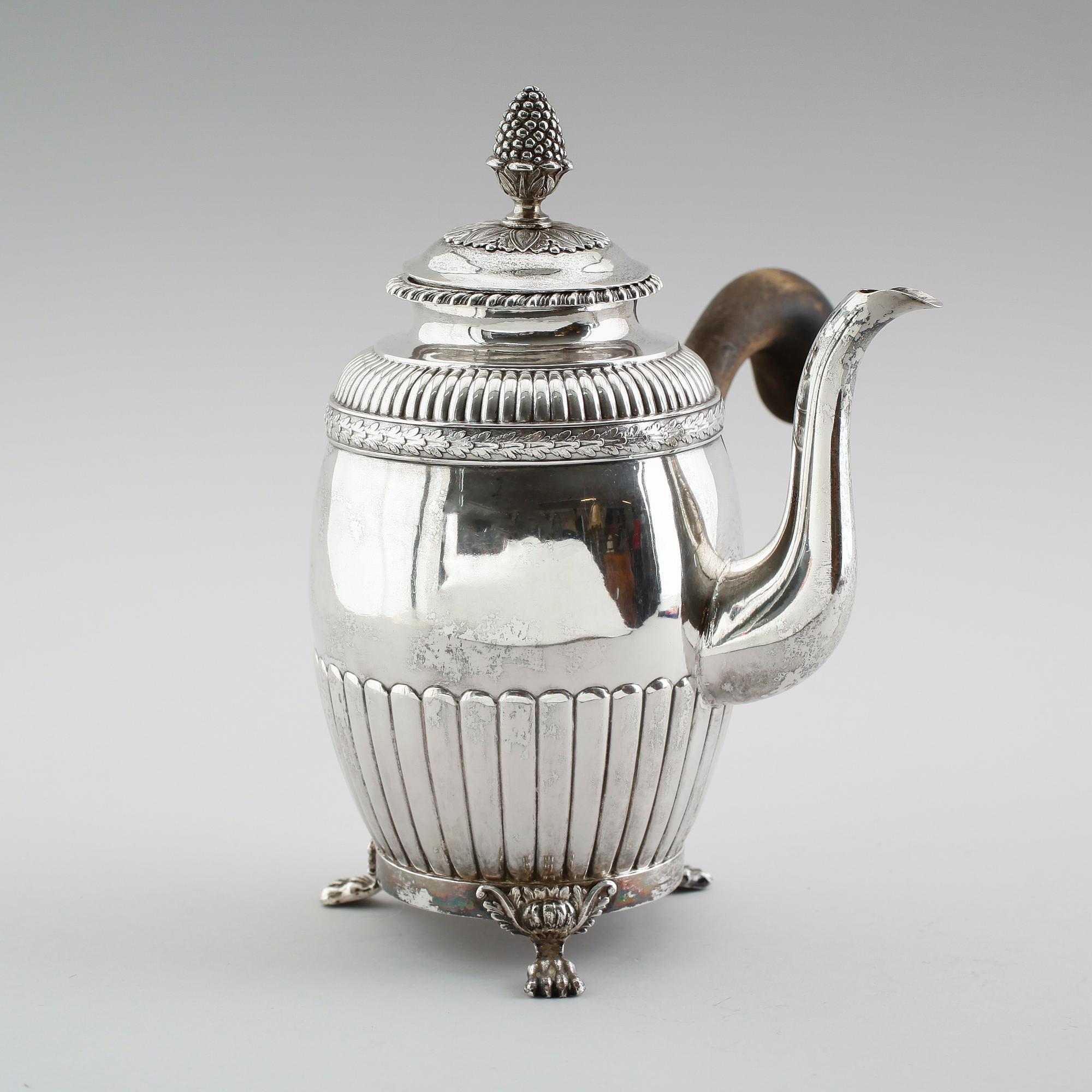 KAFFEKANNA, silver, Johan Petter Grönvall, Stockholm 1834. Vikt ca 679 gram.
