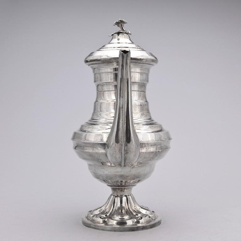 KAFFEKANNA, silver, Carl Nyström Stockholm 1850. Total vikt ca 950 gram.