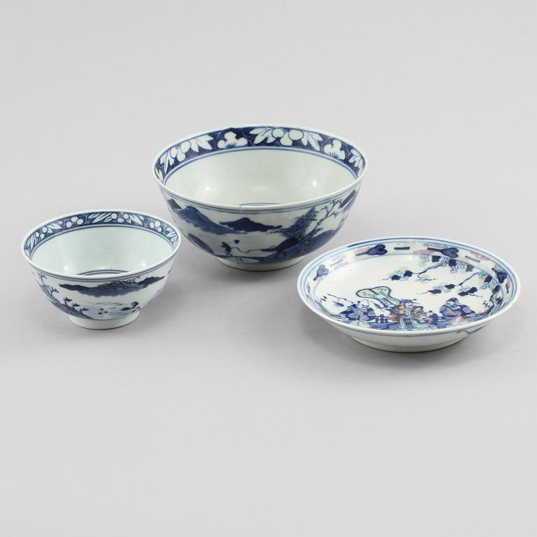SKÅLAR, 2 st, samt FAT, porslin, Kina, 1700-tal samt 1900-talets första hälft.