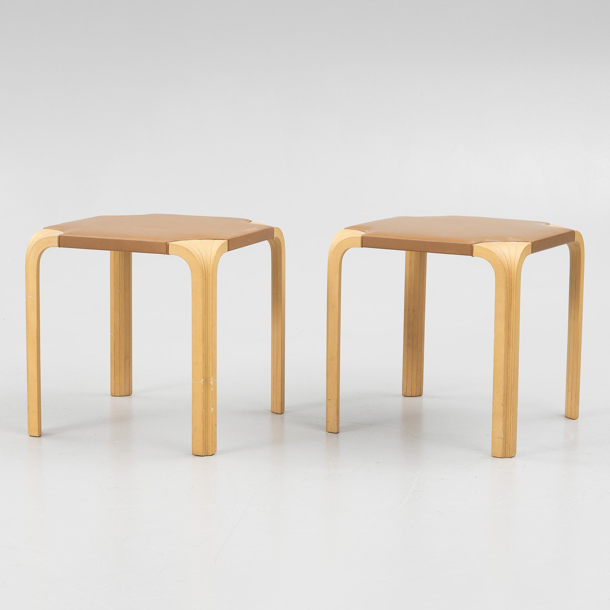 Alvar Aalto, pallar, ett par, modell X601, Artek.