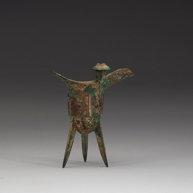RITUELLT VINOFFERKÄRL (Jue), brons. Troligen Shang dynastin (1600-1046 f.Kr.).