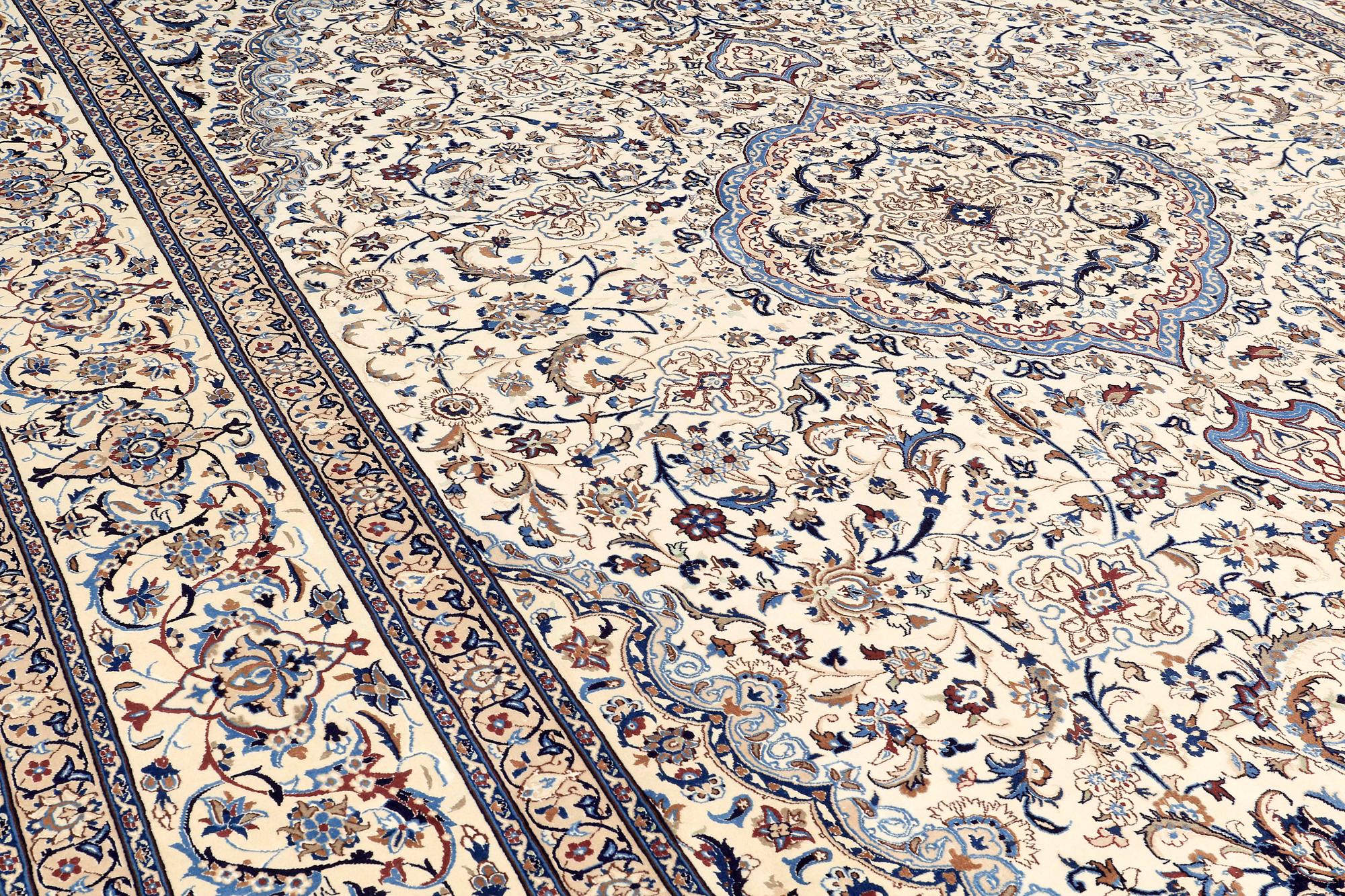 A CARPET, Nain part silk, s.k 9 LAA, 588 x 393 cm.