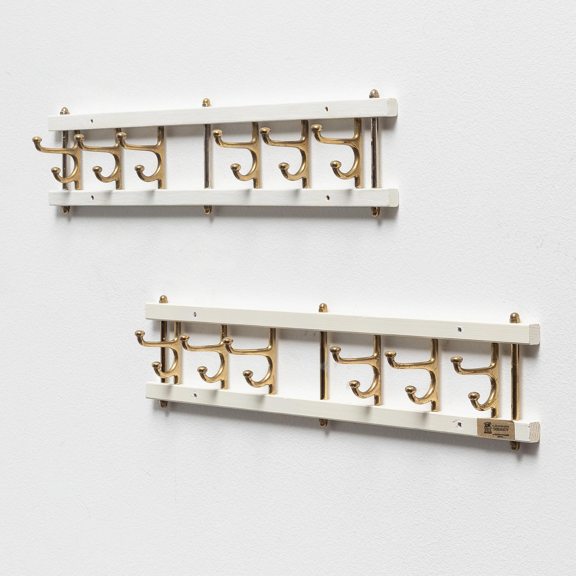 Klädhängare, ett par, "Dekorativ", Skoglunds metallgjuteri, Anderstorp, 1950-/60-tal.