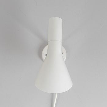Arne Jacobsen, vägglampa, "AJ", Louis Poulsen, Danmark.