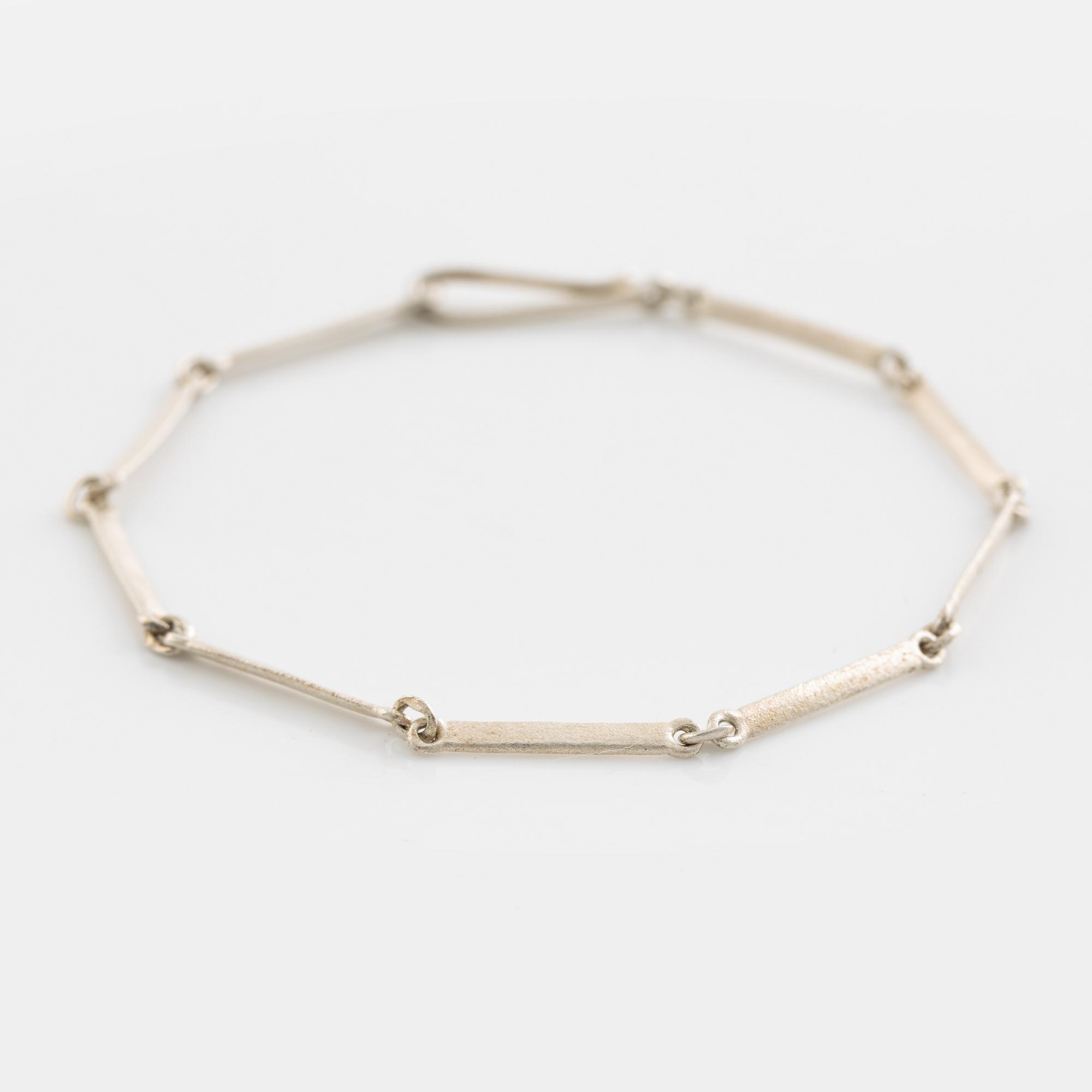 Lapponia, Smyckesset, örhängen 2 par, collier 2 st, samt  armlänk, silver.