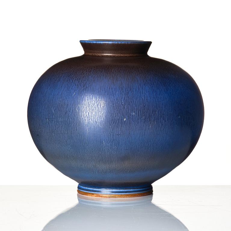 Berndt Friberg, a stoneware vase, Gustavsberg studio, Sweden 1964.