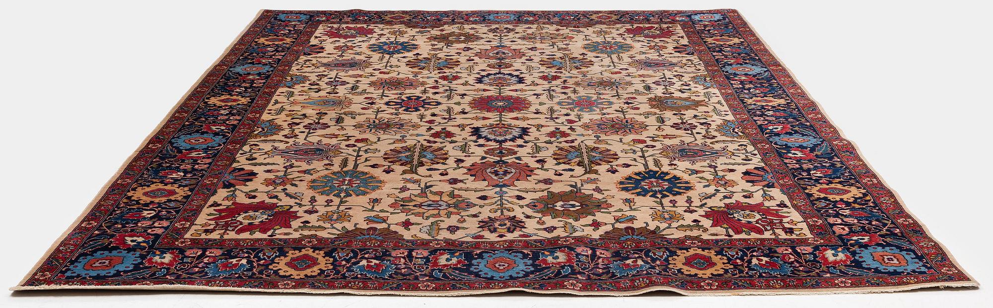 Matta, antik Täbris, Nordvästra Persien, ca 370 x 277 cm.