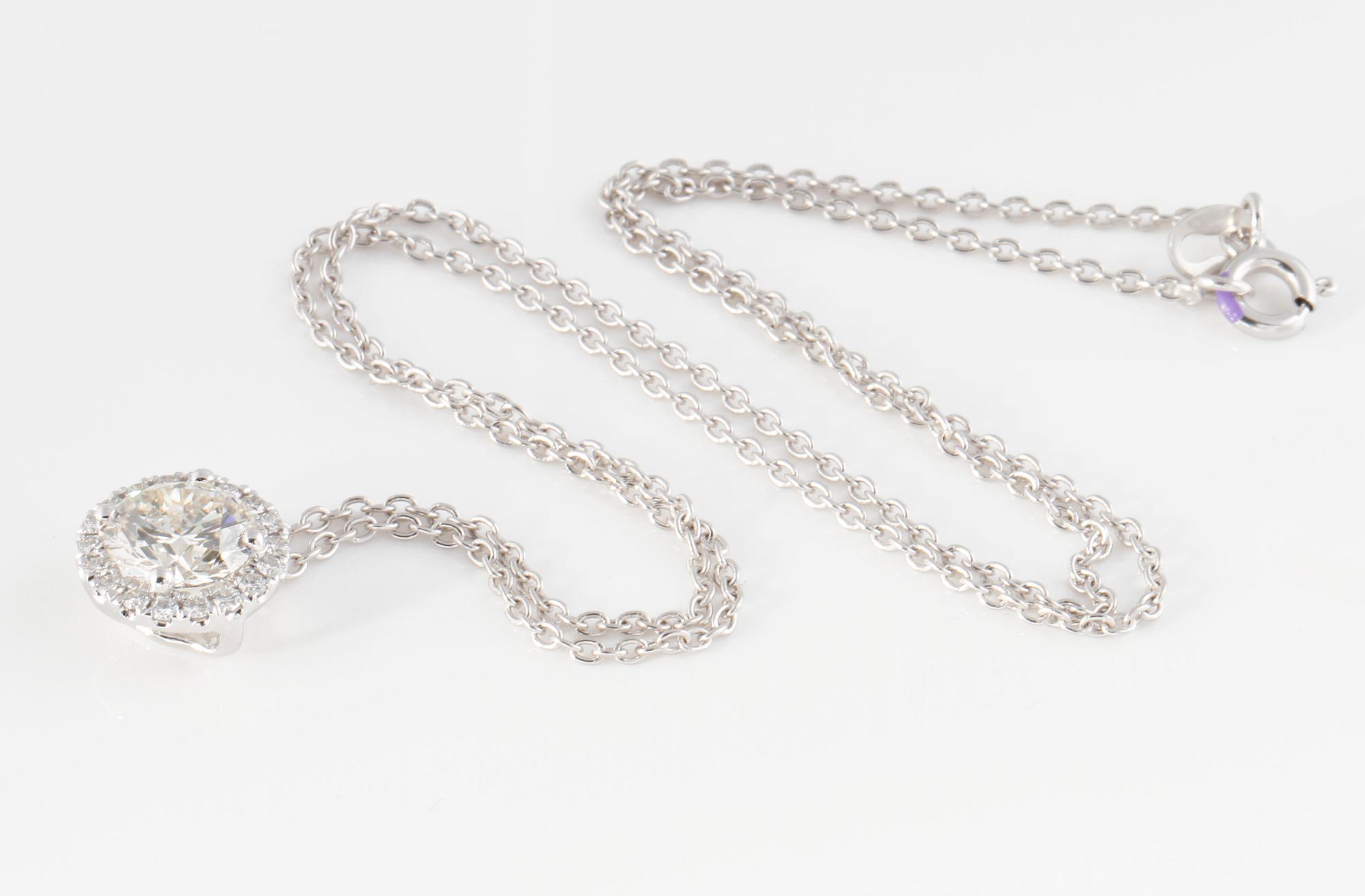 HÄNGE, med briljantslipad diamant 1.57 ct.