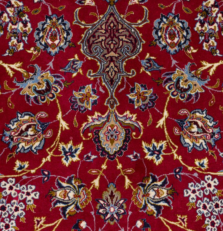 A carpet, Old Esfahan, part silk, ca 298,5 x 203 cm.