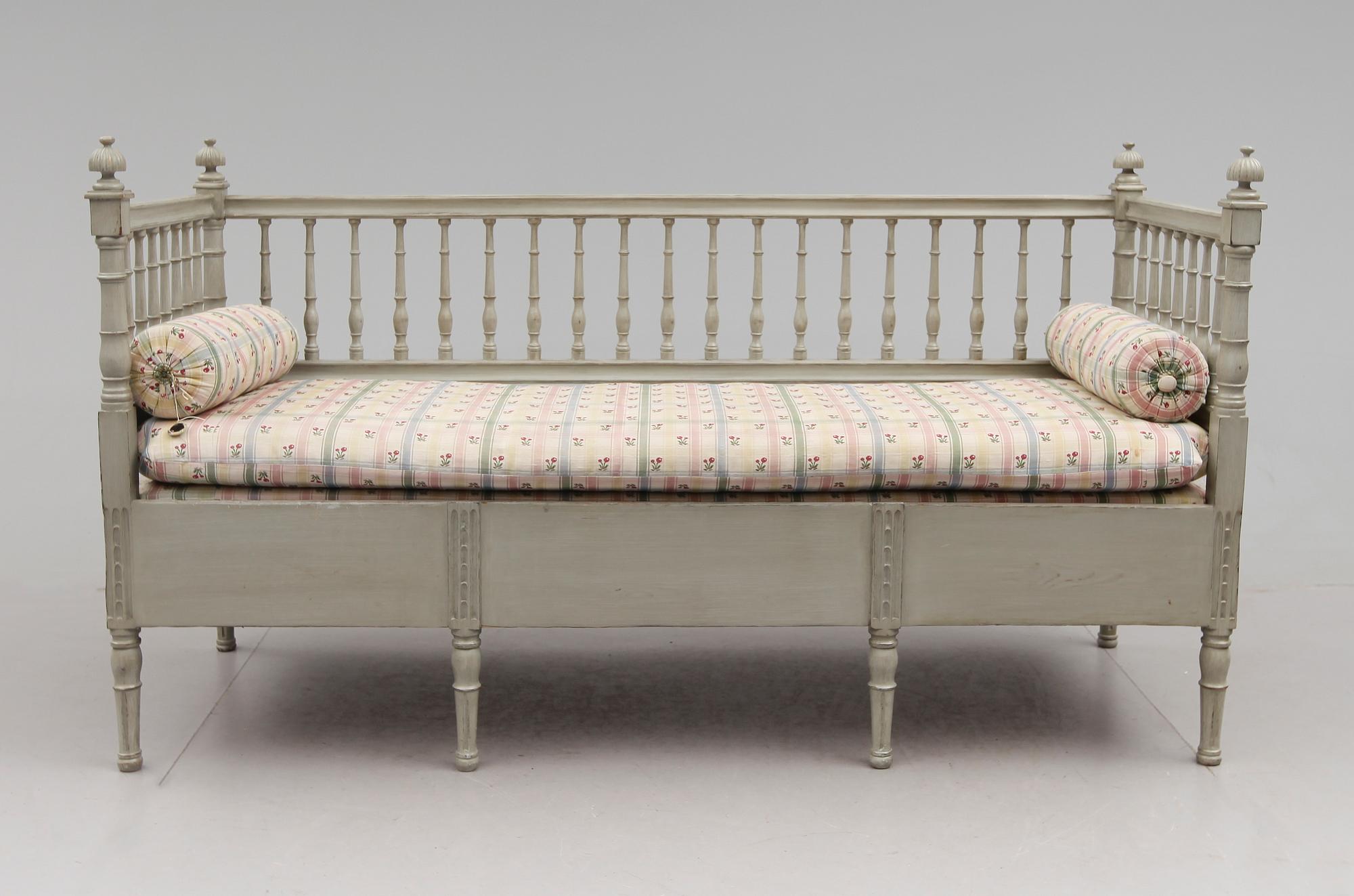SOFFA, sengustaviansk, omkring år 1800.