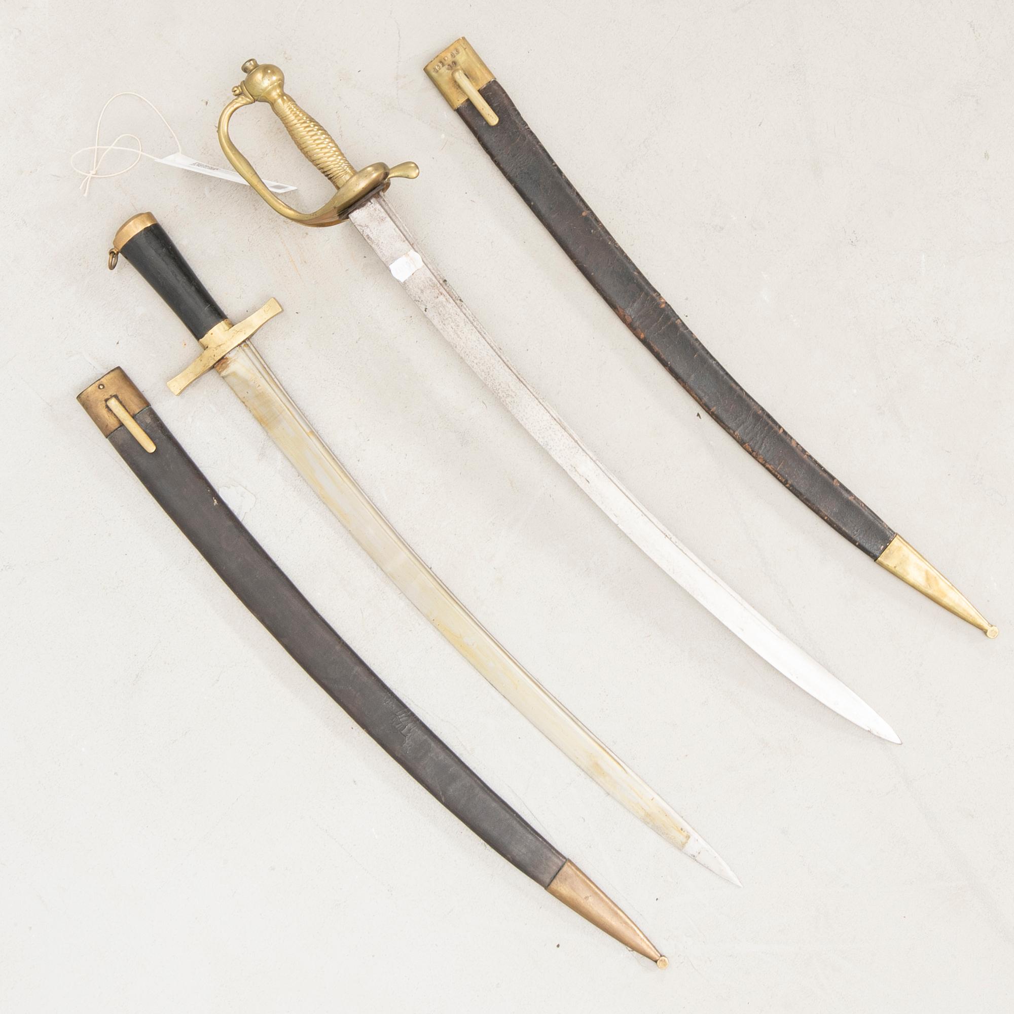 Huggare 2 st, svenska, m/1856 med baljor.