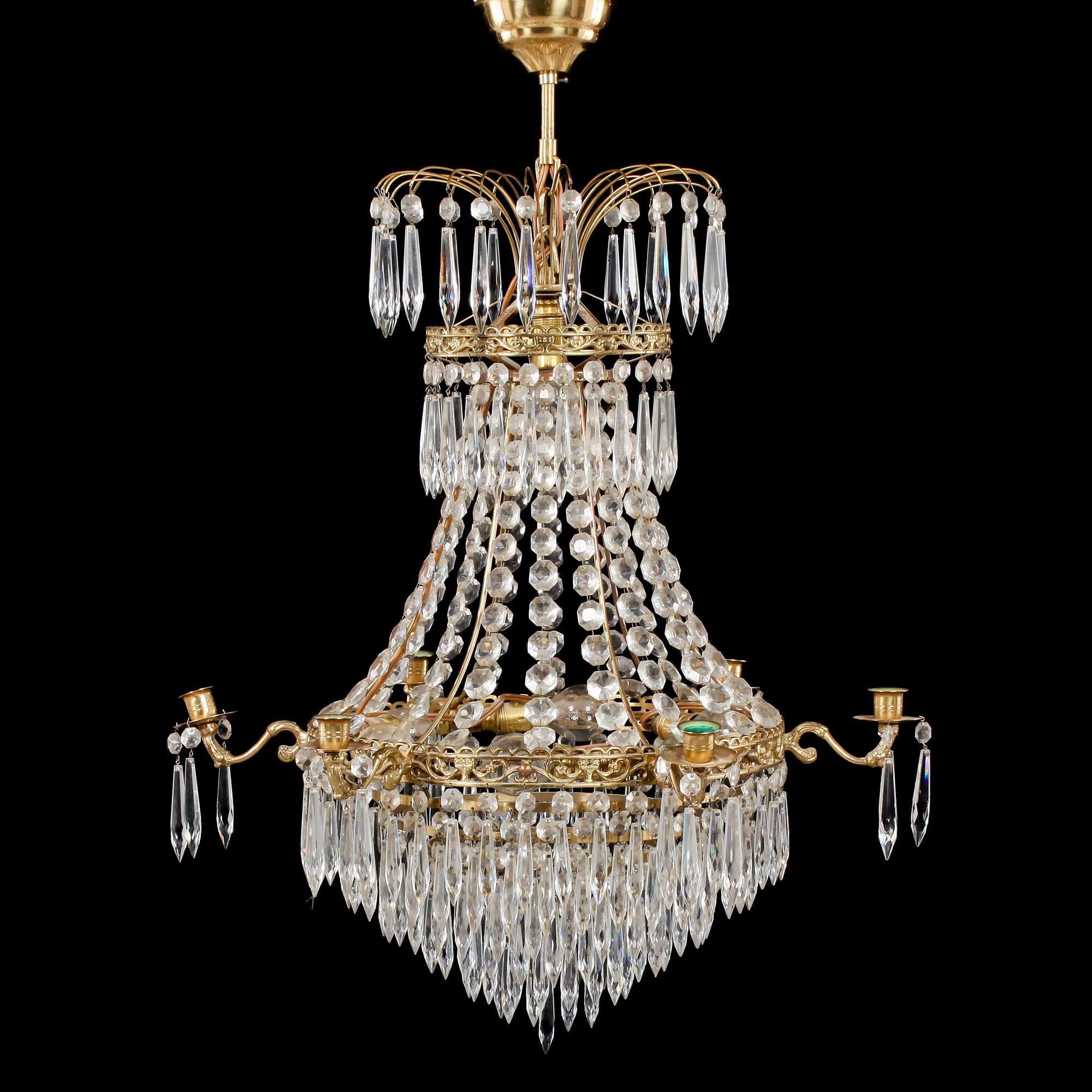 LJUSKRONA, gustaviansk stil, 1900-talets andra hälft. Höjd 60 cm.