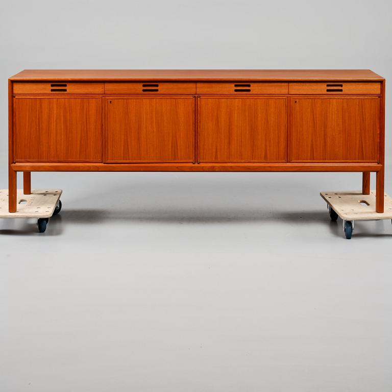 SIDEBOARD, Bertil Fridhagen, Bodafors, 1900-talets andra hälft.