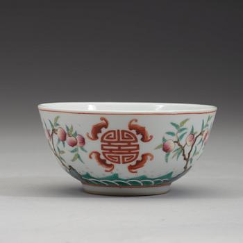 A Chinese bowl, Republic, with Xianfeng six character mark (1912-1949).