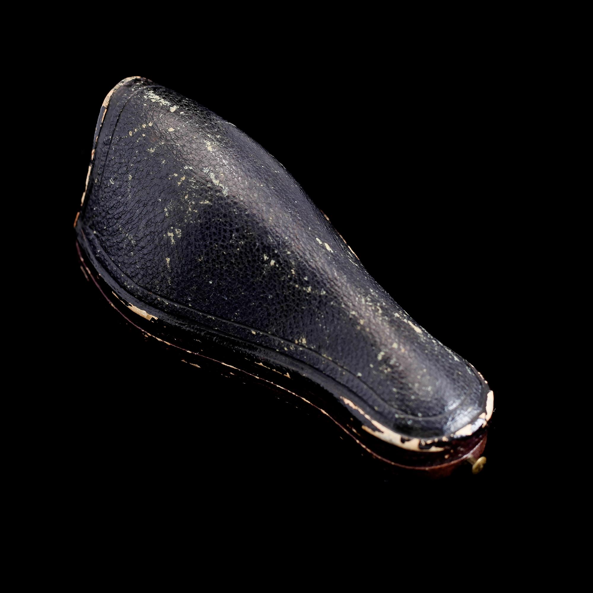 MANSCHETTKNAPPAR, 1 par samt SKJORTKNAPPAR, 1 par, 18K guld, 1800-talets andra hälft. Vikt ca 12 gram.