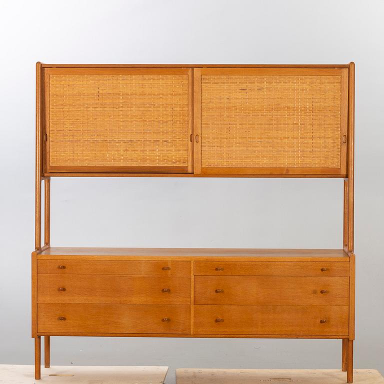 HANS J WEGNER, skåp, "RY-20" för Ry Möbler, Danmark, 1960-tal.