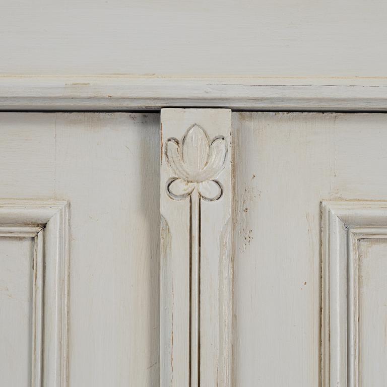 An Art Nouveau clothes cabinet, around 1900.