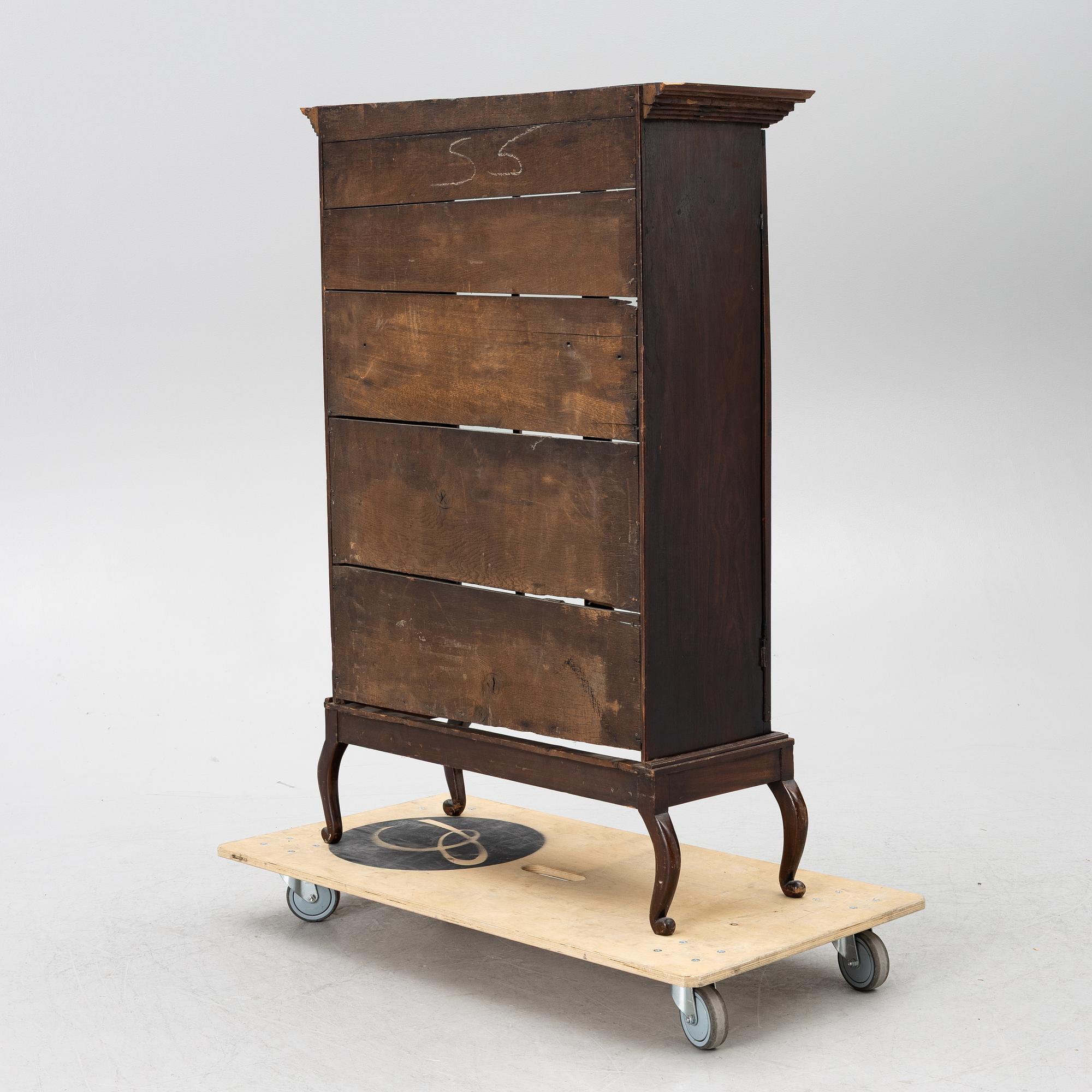 Display cabinet, 19th century.