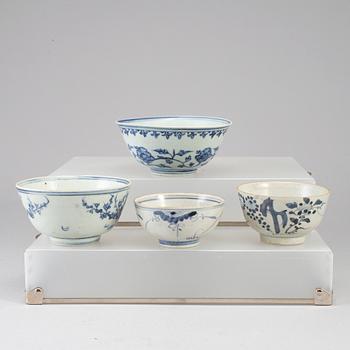 Four blue and white ceramic bowls, Qing dynasty, 19th century.