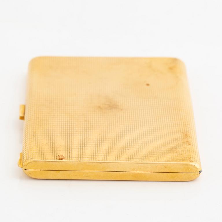 18K gold cigarette case.