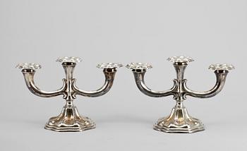 KANDELABRAR, ett par, silver, C.G Hallberg, Stockholm. 1952. Vikt ca 400 gram.