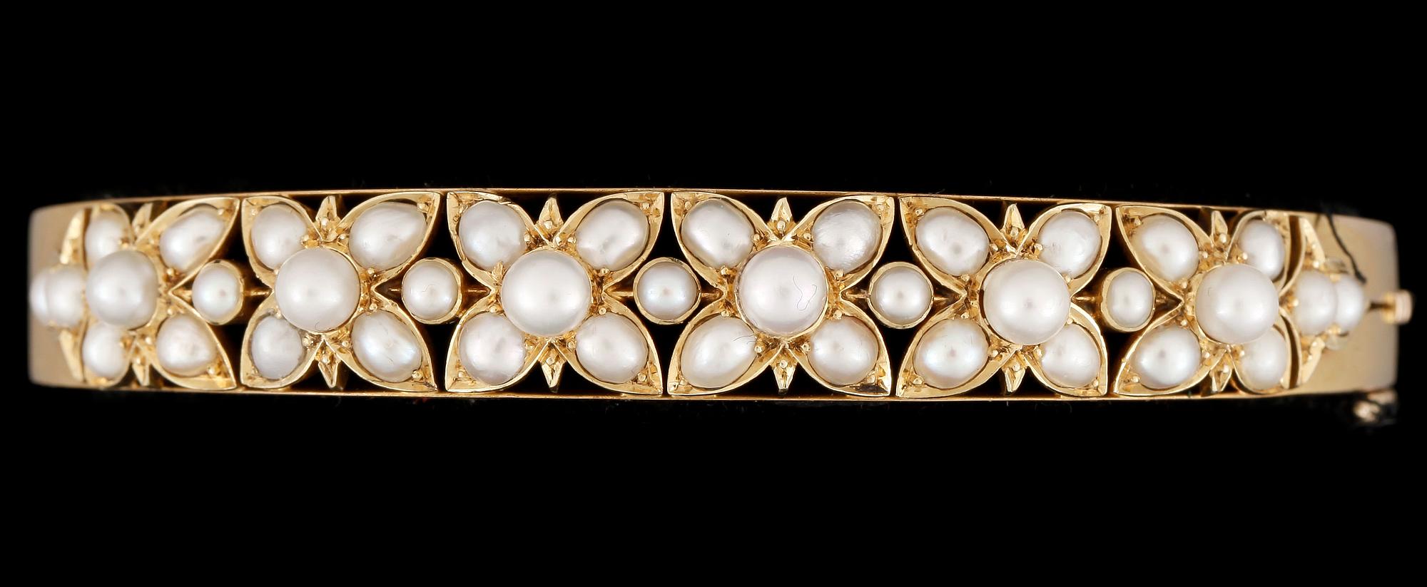 ARMRING, 14k guld och pärlor Vikt 24,1g.